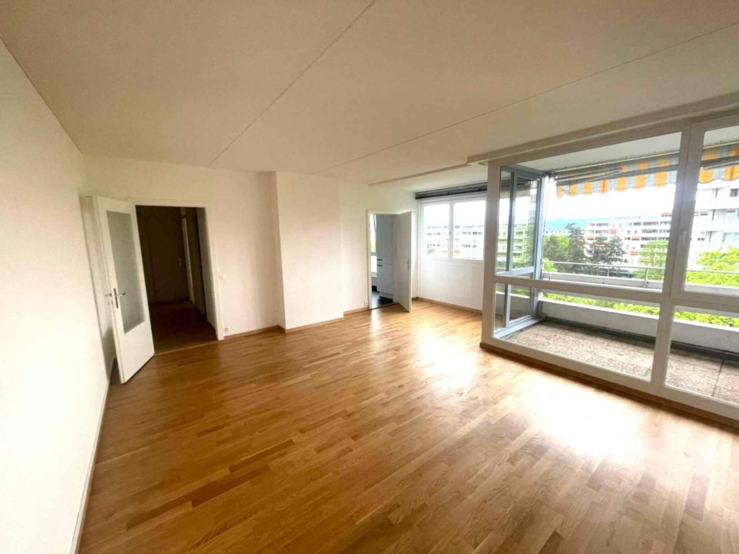 Appartement 3 pièces, 67 m² à Chêne-Bougeries – Avenue des Amazones, rénové 2023 avec balcon et vue dégagée dans la Gradelle | CHF 1’950.–