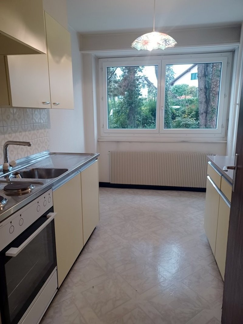 Appartement 2 pièces, 57.5 m² à Gland – Rue des Alpes, lumineux avec balcon, cuisine fermée et WC séparé | Loyer CHF 1’350